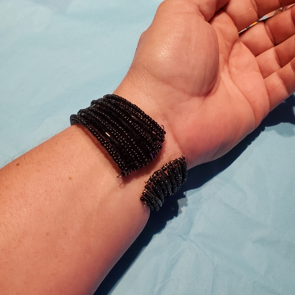 Beaded cuff bracelet, black - Picture 3 of 4